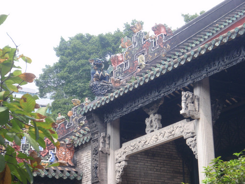 Roof lined objects representing many facets of Chinese Lore and Royal Emblems.